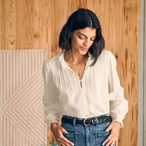Faherty Willa Top Vanilla Cream Organic Cotton Pintuck Ruffle Neck Button Small